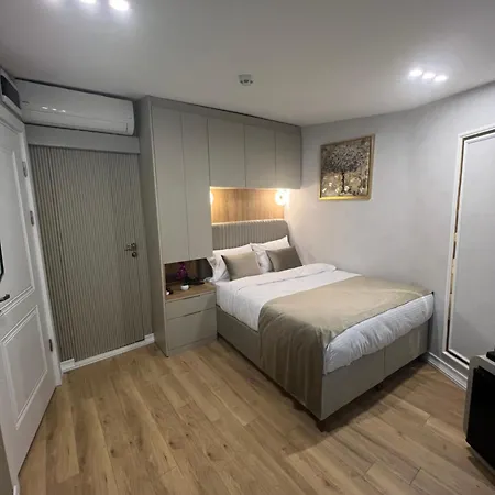Hotel The Aramis Suites