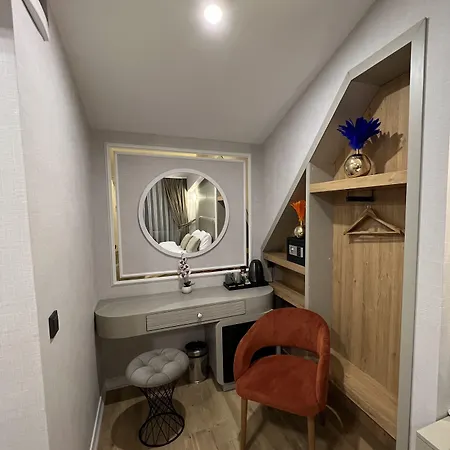 Hotel The Aramis Suites